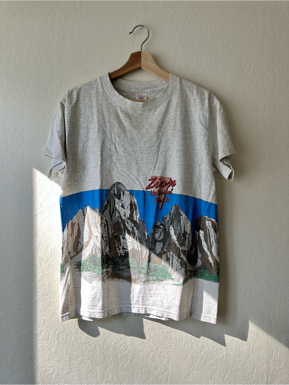 Sold Vintage 90s zion national park utah usa grey tourist t-shirt medium% cotton